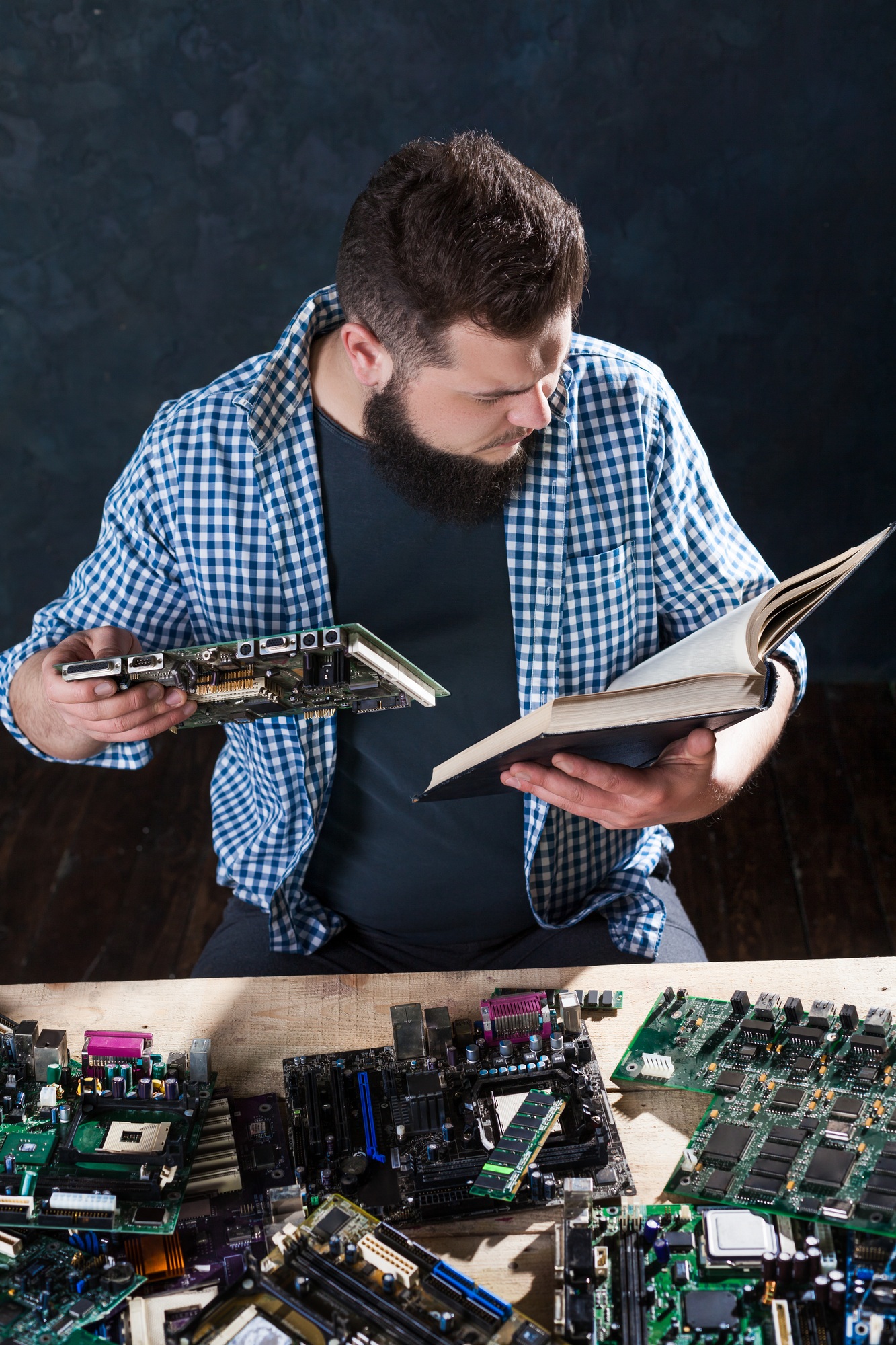 Electronic devices repairing and diagnostic techs Electronic devices repairing and diagnostic techs